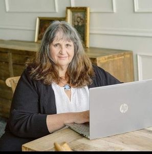 Meet your Posher, Monica